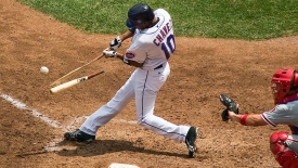 Jul. 24, 2008; New York, NY; New York Mets left fielder Endy Chavez ( (10) breaks his bat during a pinch-hit appearance against the Philadelphia Phillies. Photo/Jay Anderson
